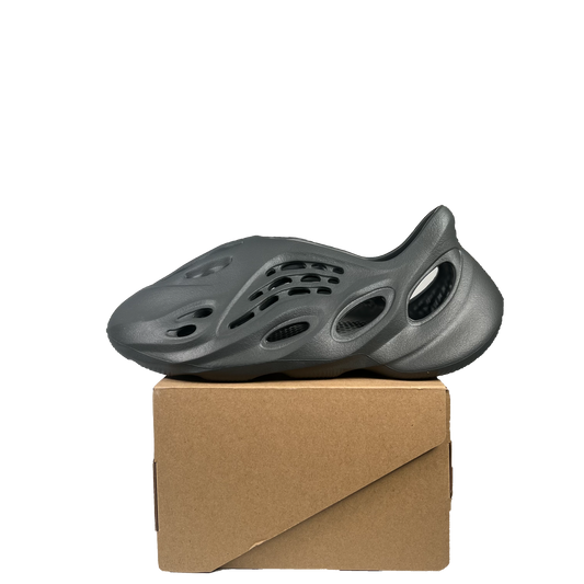Yeezy Foam Runner Carbon Size 9 NEW s16397