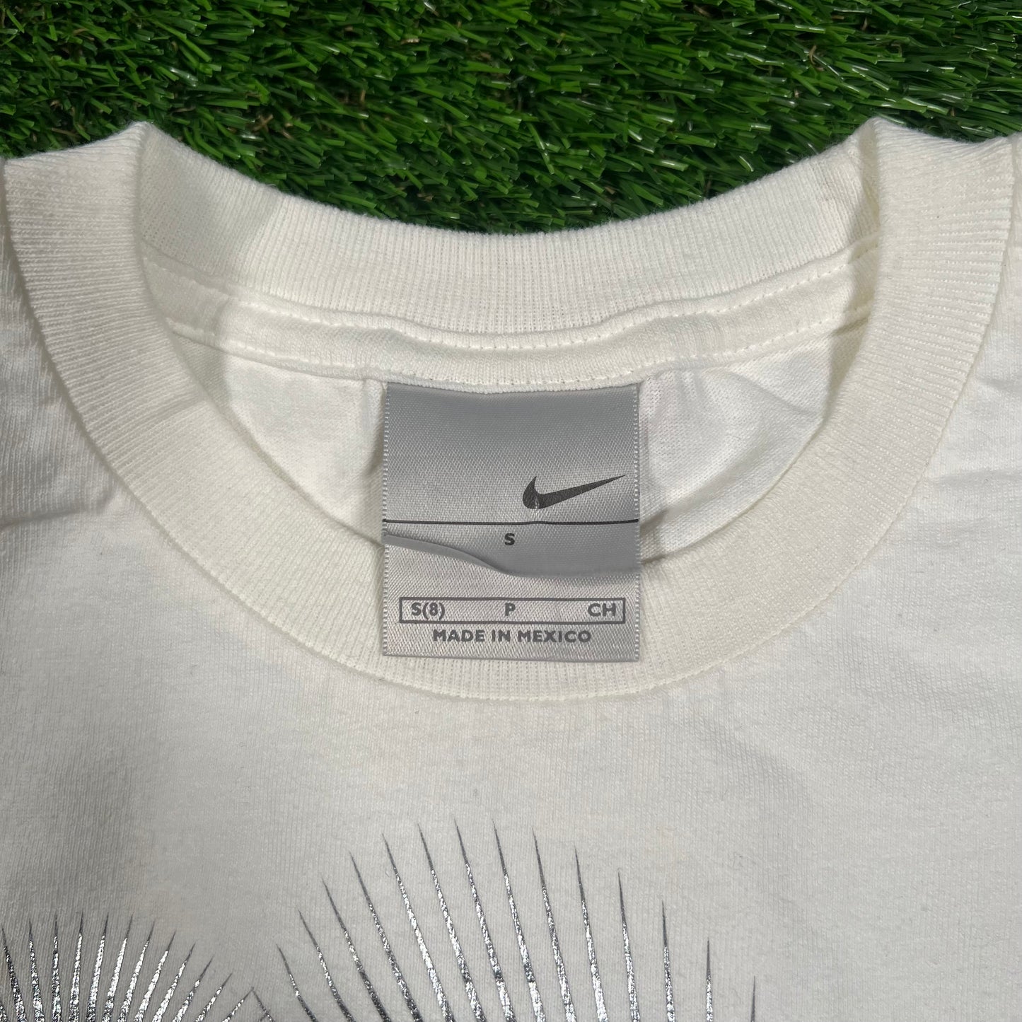 2000's Nike Lebron James White Tee Size Small USED v18343