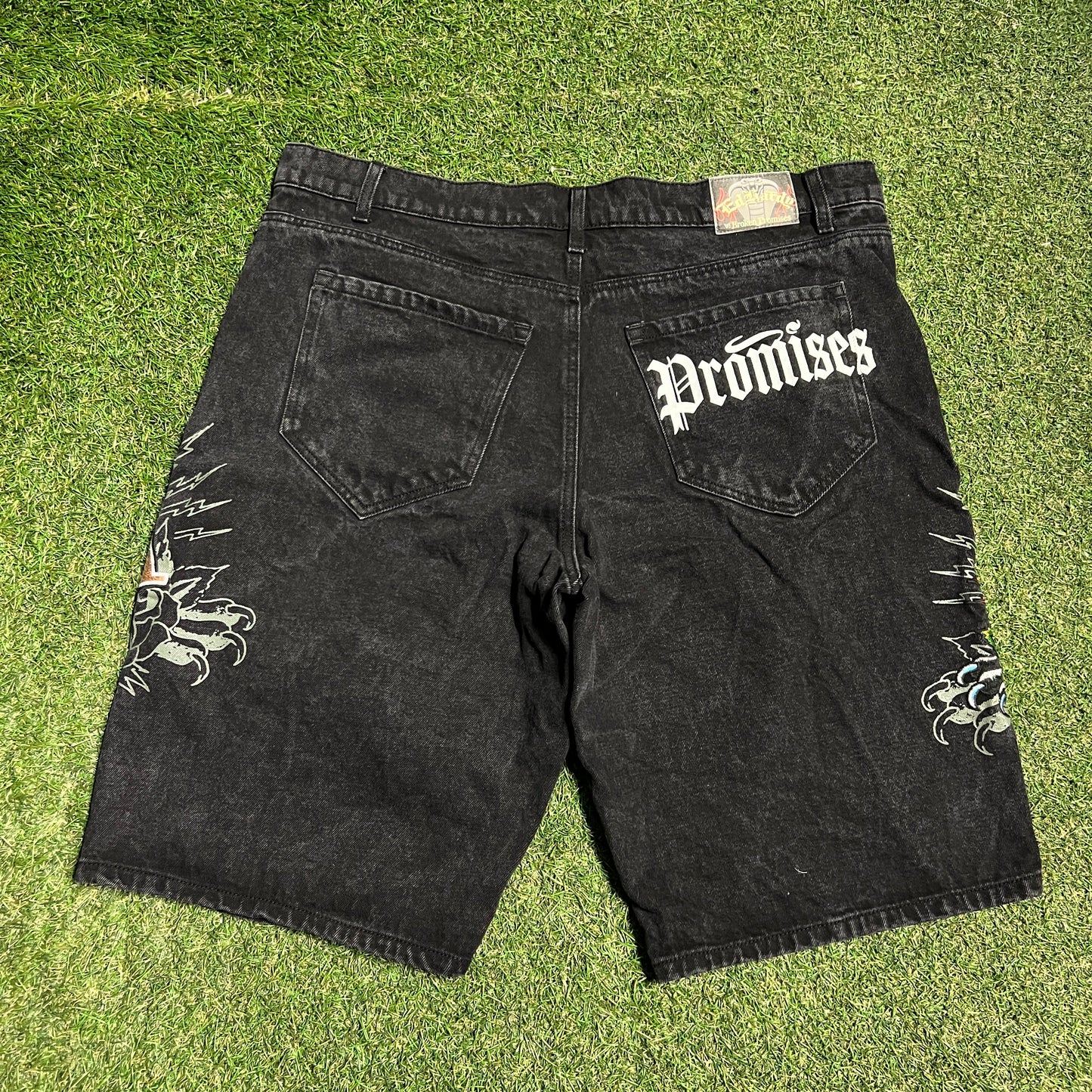 Ed Hardy Broken Promises Black Jean Jhorts Size 38 USED v16499
