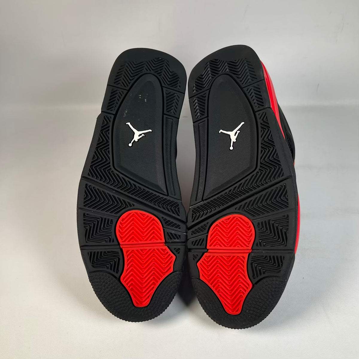 Jordan 4 Red Thunder (2022) Size 10 USED s23558