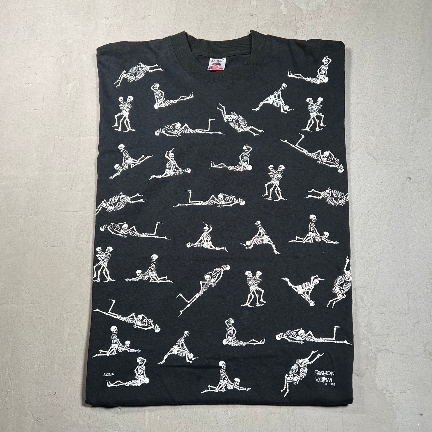 1990s Skeleton Kama Sutra Black Tee Size XL USED v19443
