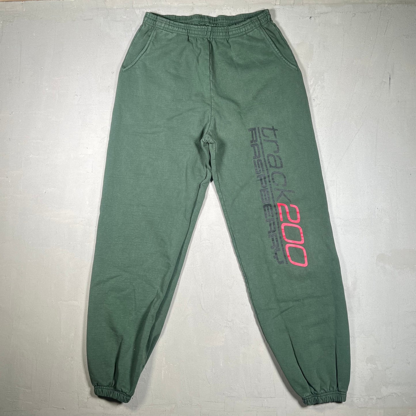 GV Gallery Raspberry Hills Green "Track 200" Sweatpants Size Medium USED x17361