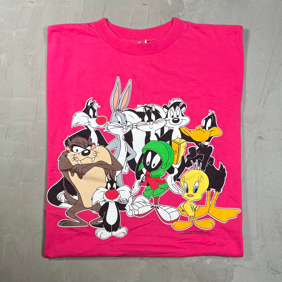 1997 Looney Tunes Cast Pink Tee Size XL USED v20378