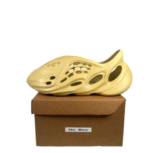 Yeezy Foam Runner Sulfur (2022) Size 9 USED s17895