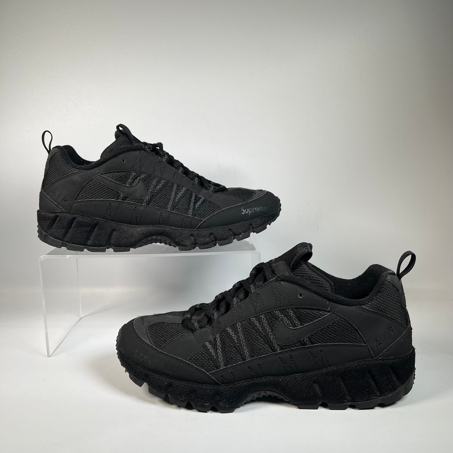 Nike Air Humara 17 Supreme Black (2017) Size 10.5 USED s22098