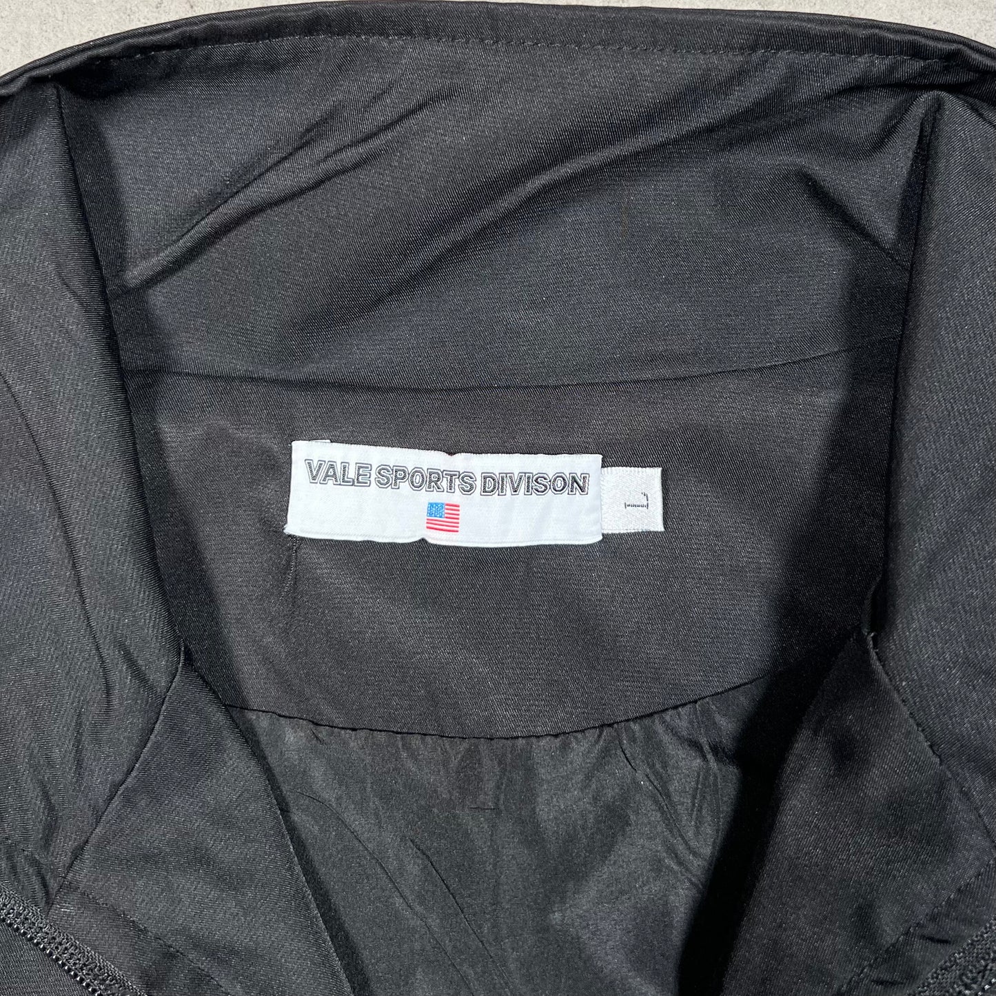 Vale Dreams Sports Dept Black Zip Up Jacket Size Large USED x17562
