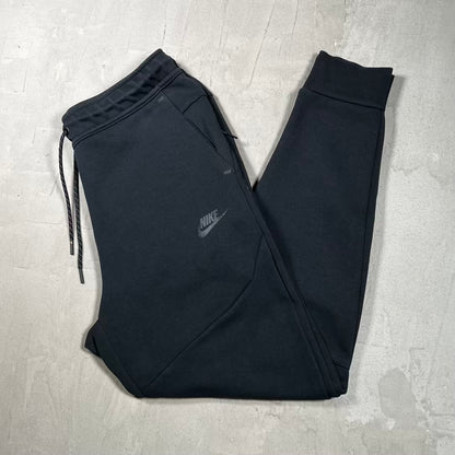 Nike Tech Black Sweatpants Size Small USED v20204