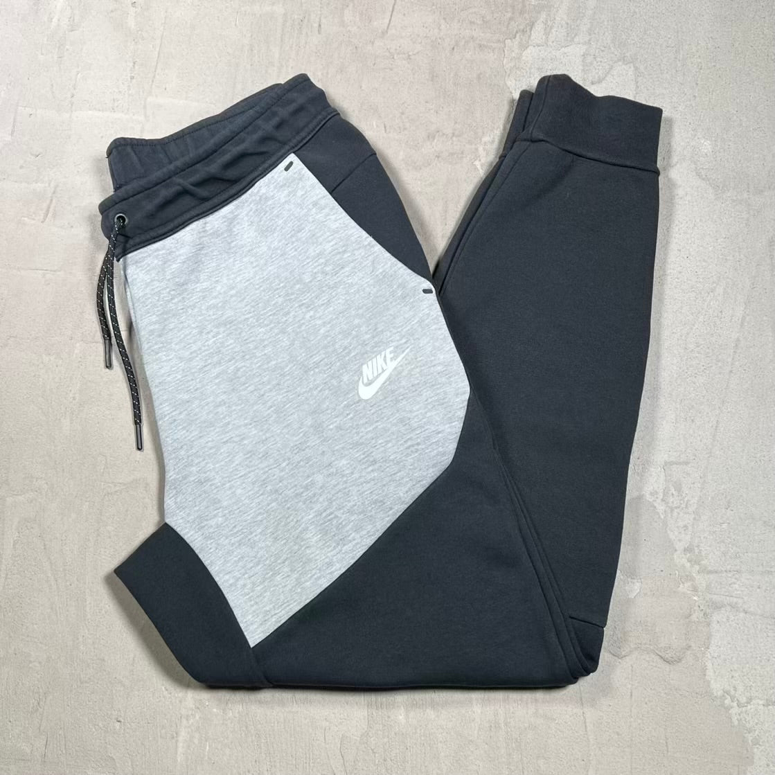 Nike Tech Black/Grey Sweatpants Size Small USED v20206