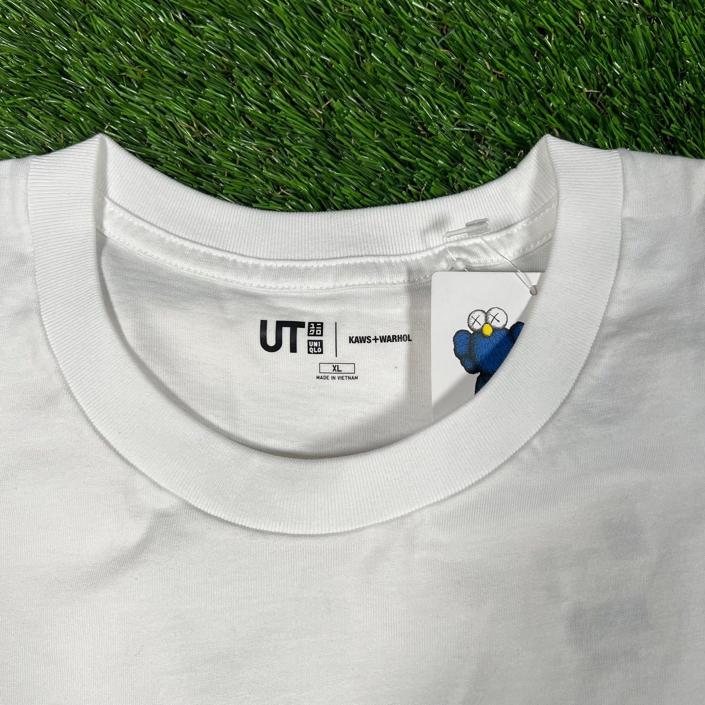 Kaws Uniqlo Warhol White UT Graphic Size XL NEW x15869