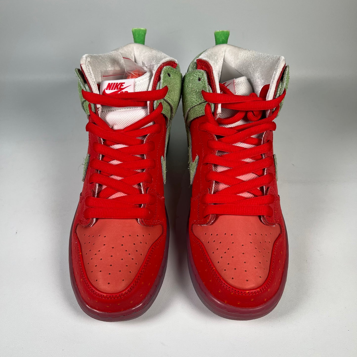 Nike SB Dunk High Strawberry Cough (2021) Size 9 NEW s19656