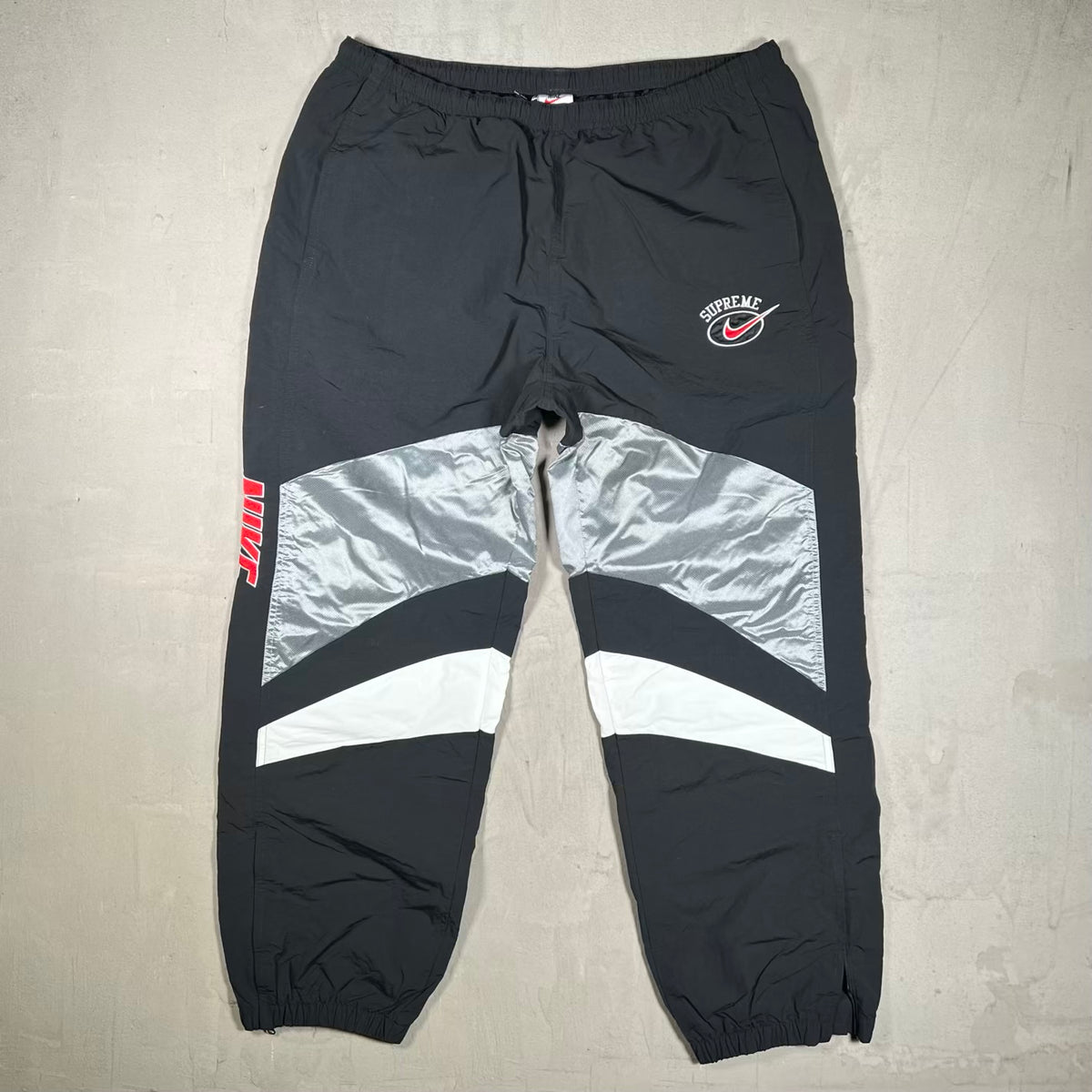 Supreme Nike Warm Up Black/Silver Track Sweatpants (2019) Size Large USED x18949