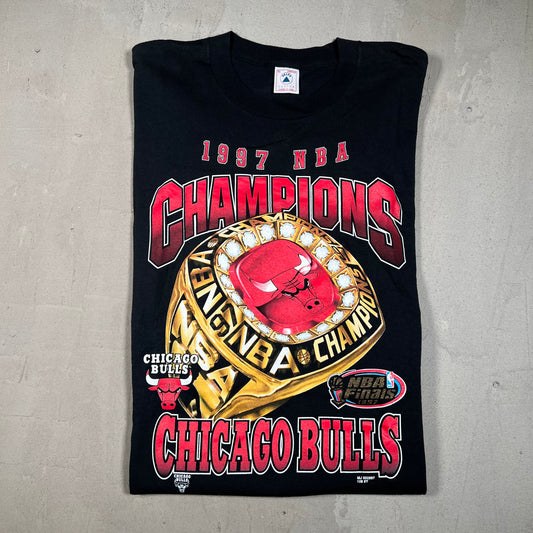 1997 Chicago Bulls NBA Finals Gold Ring Black Tee Size XL USED v16724