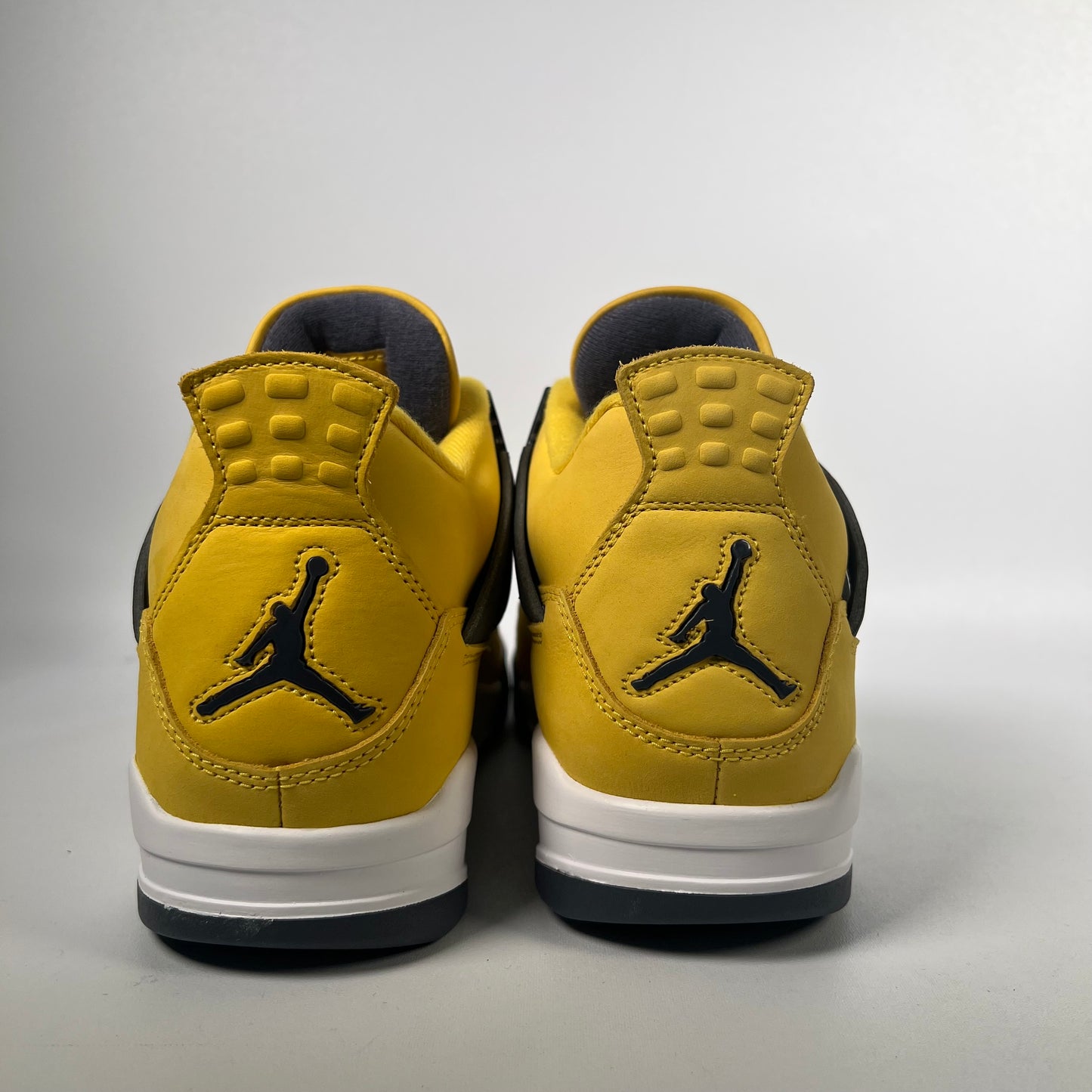Jordan 4 Lightning (2021) Size 8.5 NEW s18629