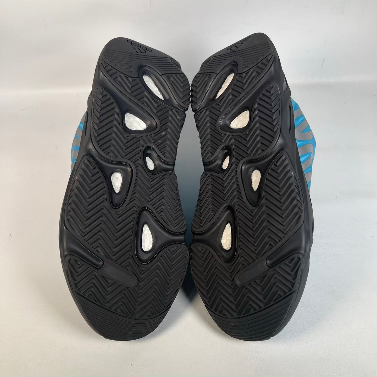 Yeezy 700 MNVN Bright Cyan (2021) Size 11 USED s23376