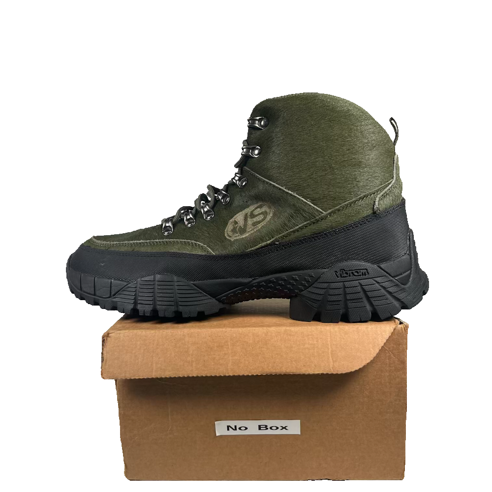 Vale Forever Grinch Hikers Size 12 USED s23809