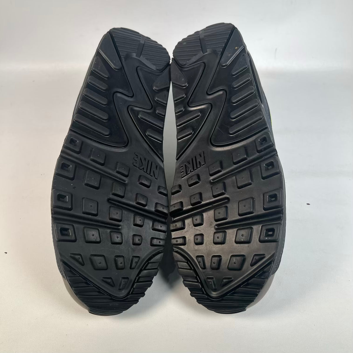 Nike Air Max 90 Neon (2026) Size 10 NEW s23590