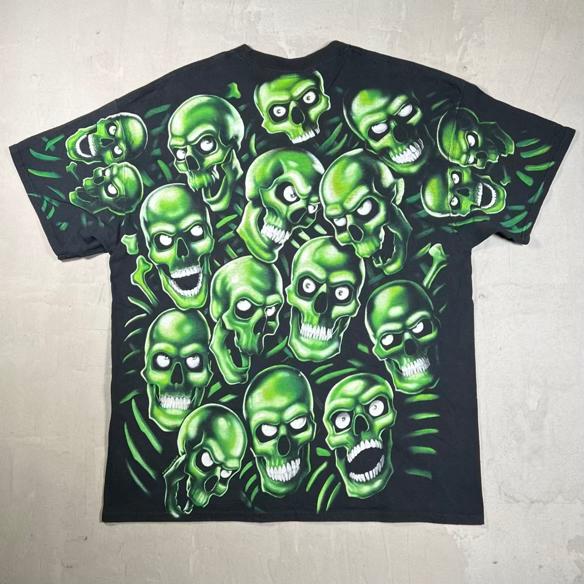 Liquid Blue Green Skulls AOP Black Tee Size XL USED v20375