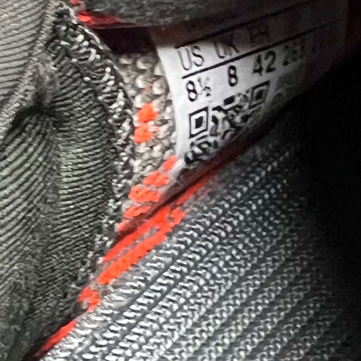 Yeezy 350 Carbon Beluga (2024) Size 8.5 USED s23245