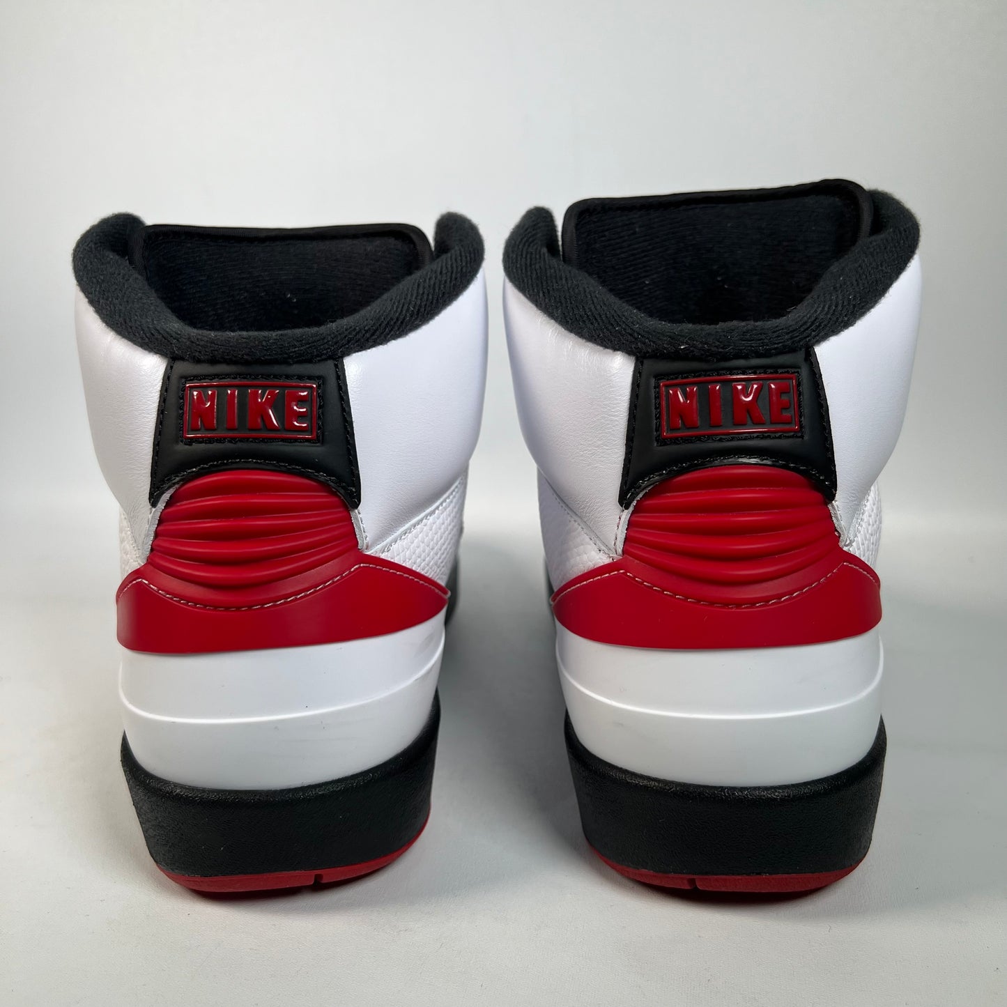 Jordan 2 Chicago (2022) Size 10.5 USED s22429