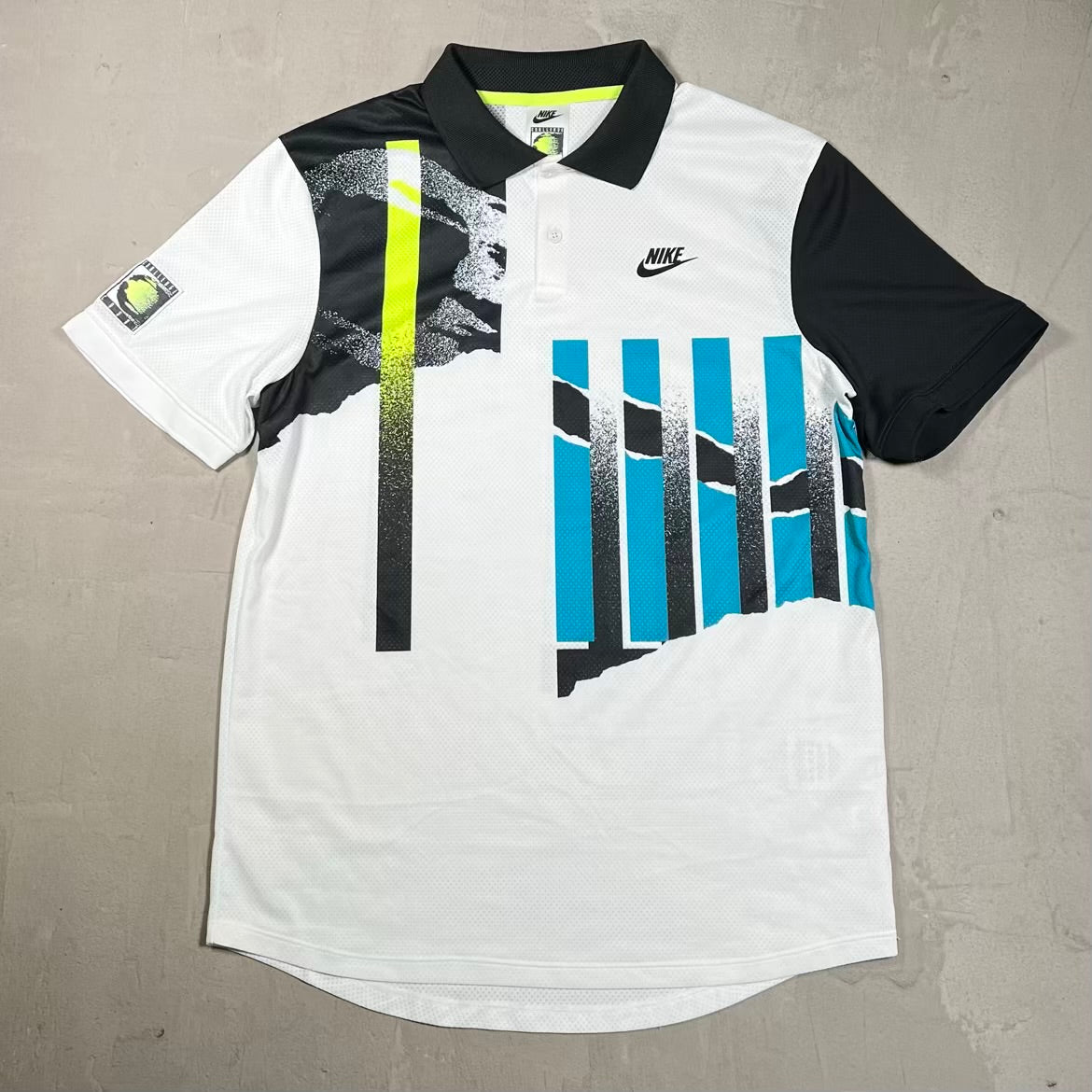 Nike Challenge Court Advantage Agassi White Polo Size Medium USED v20270