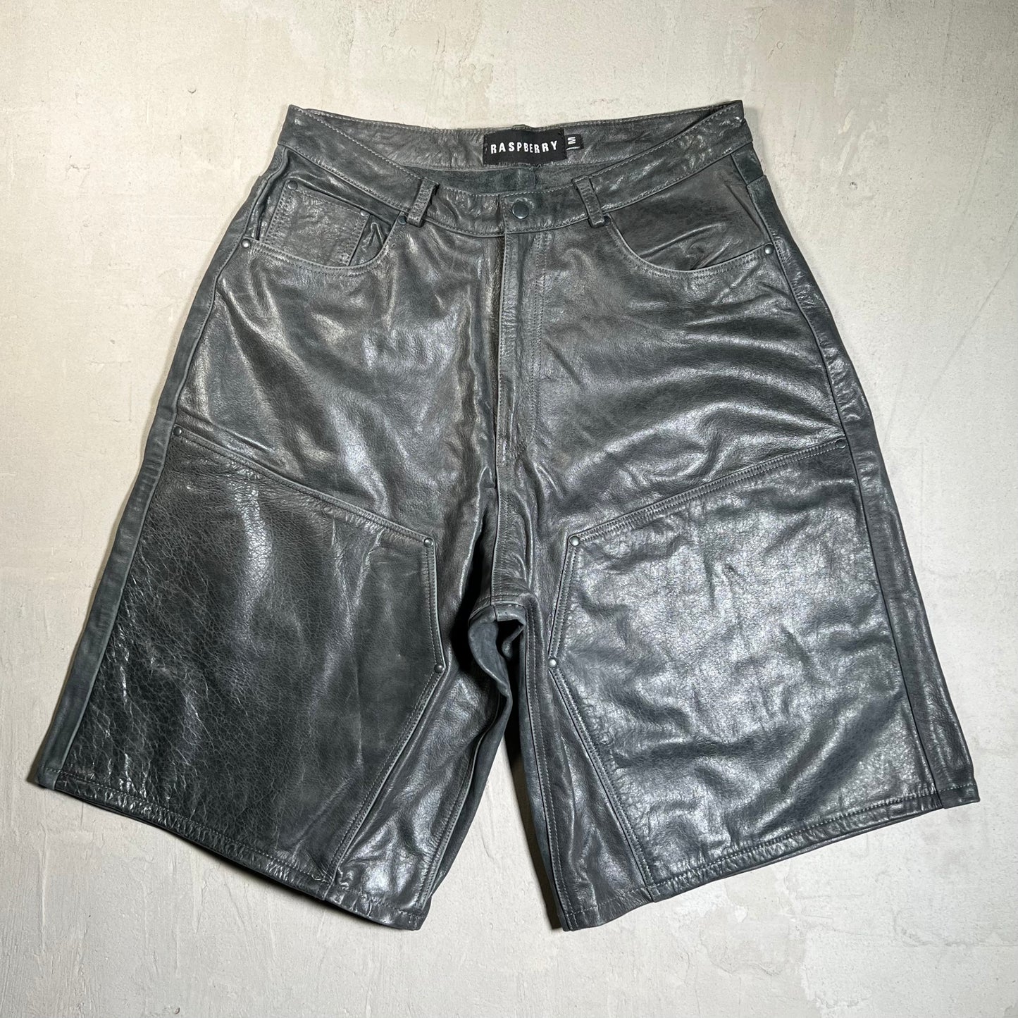 GV Gallery Raspberry Hills Dark Grey Leather Shorts Size Medium USED x17672