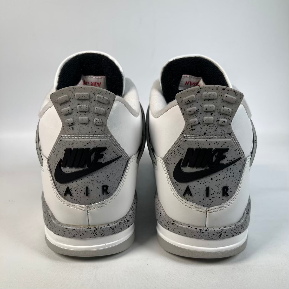 Jordan 4 White Cement (2025) Size 8.5 USED s23581