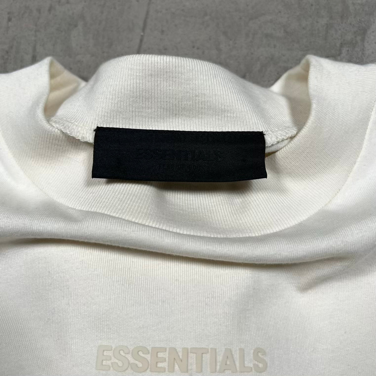 Essentails Fear Of God White LongSleeve Size Medium USED x18984