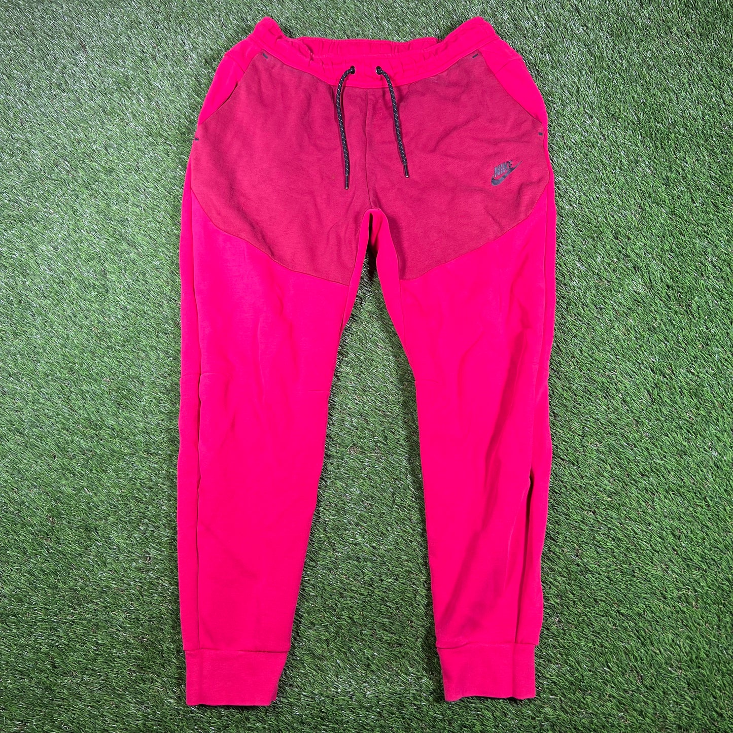 Nike Tech Red on Red Sweatpants Size Medium USED v16927