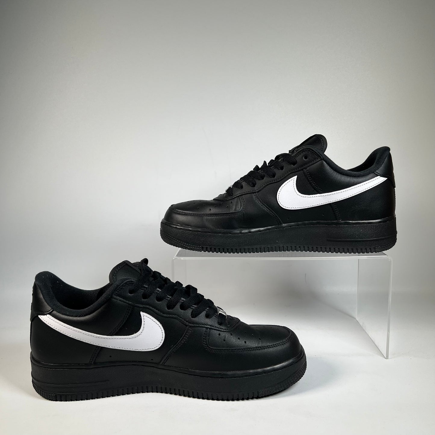 Air Force 1 Supreme Black White (2025) Size 9 USED s22194