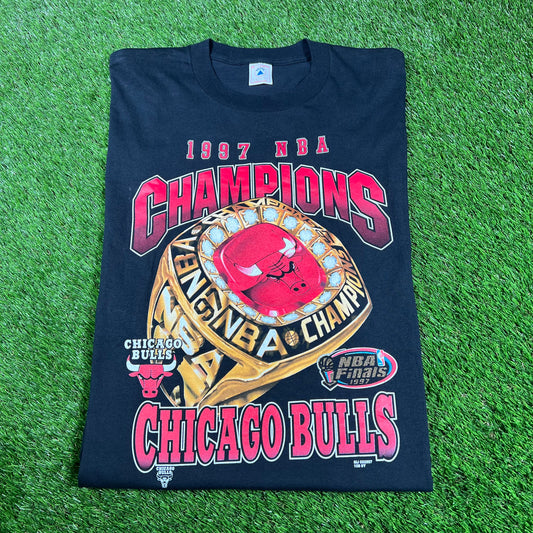 1997 Chicago Bulls NBA Finals Gold Ring Black Tee Size XL USED v16724