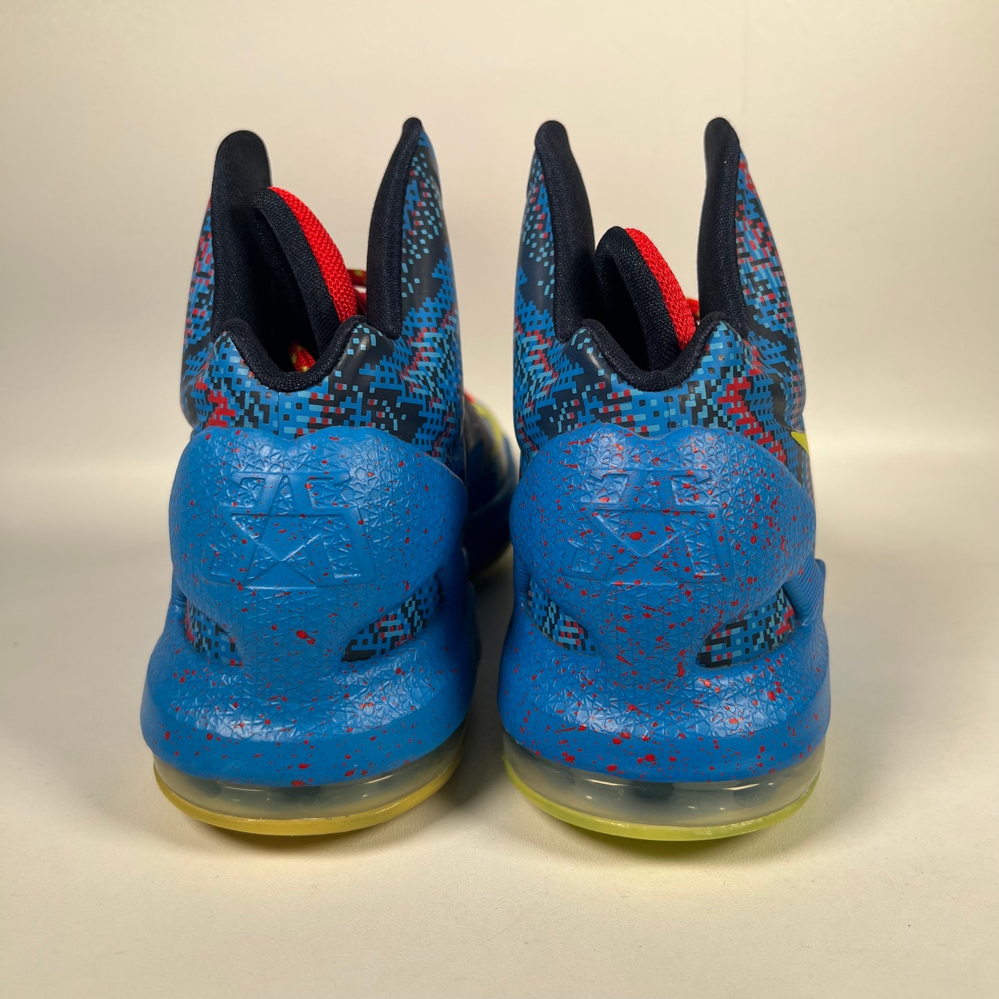 KD 5 Christmas (2012) Size 8 USED s20204