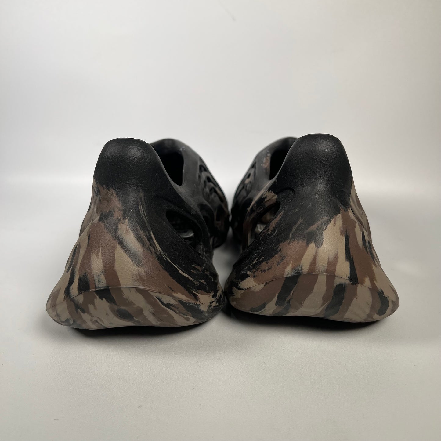 Yeezy Foam Runner MX Cinder (2023) Size 9 USED s17896