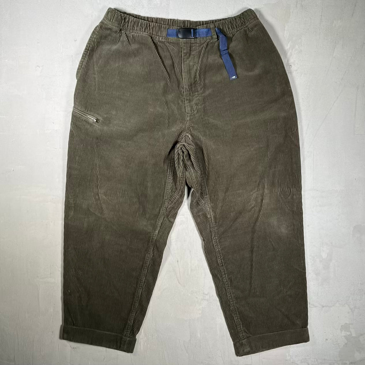 Pilgrim Dark Green Corduroy Pants Size Large USED v20179