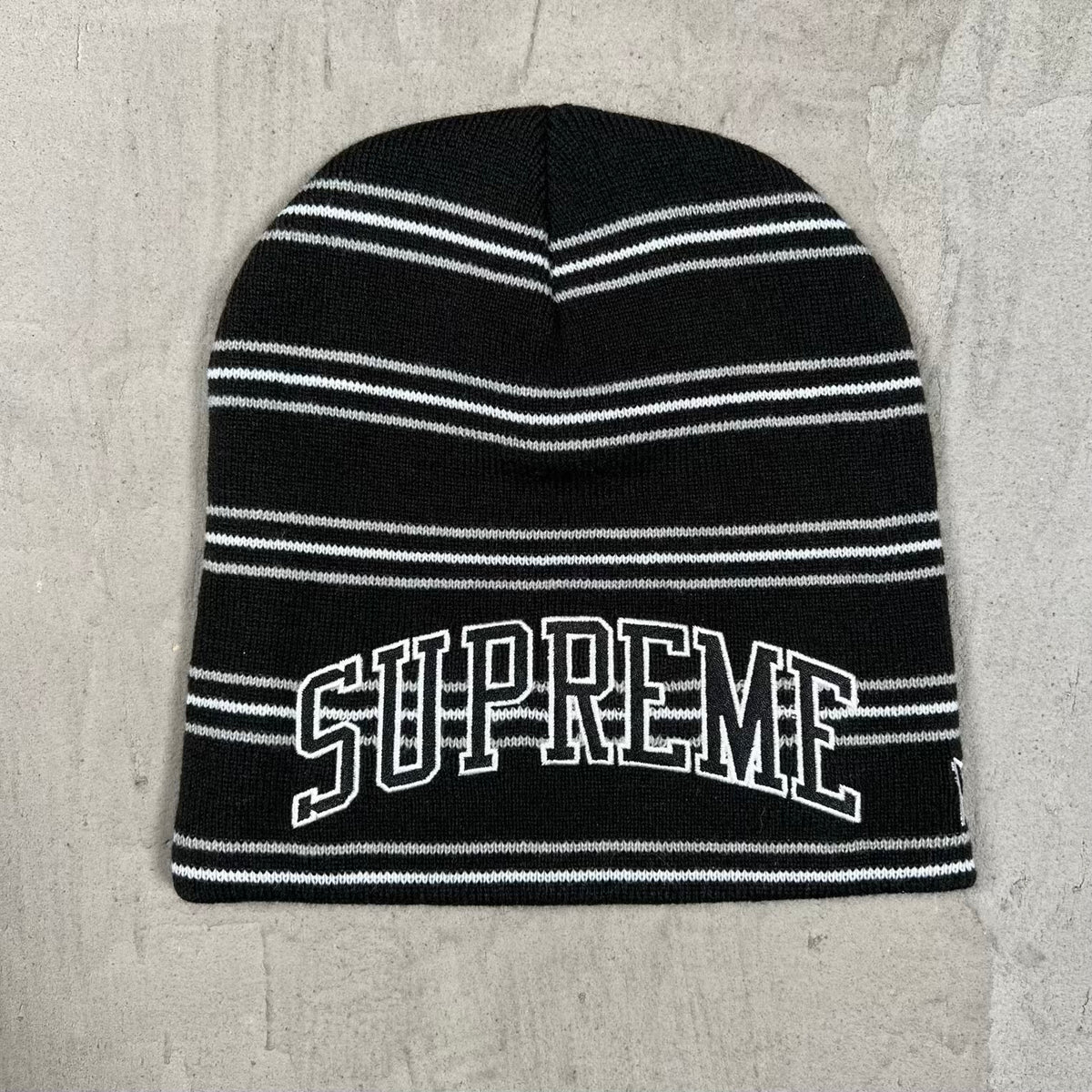 Supreme New Era Stripe Black/White Beanie (2026) USED x18972