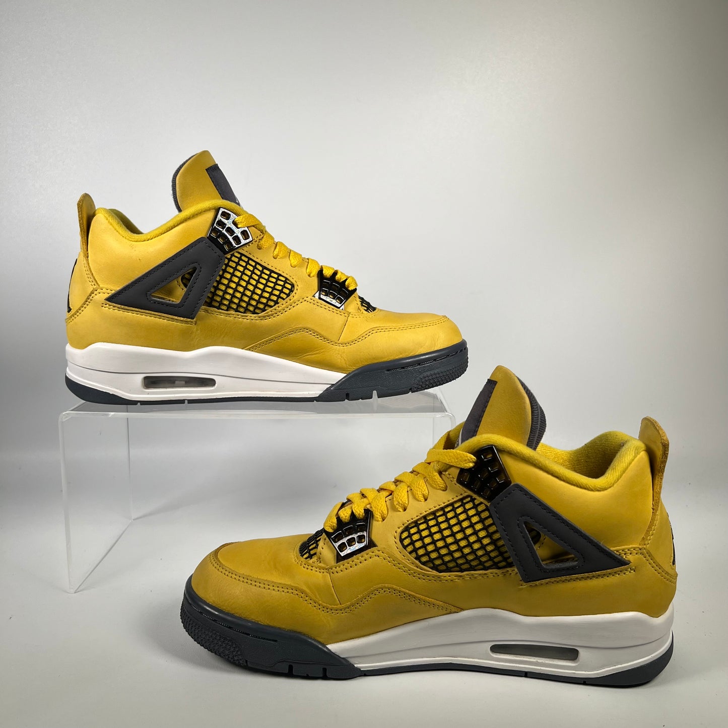 Jordan 4 Lightning (2021) Size 8 USED S18812
