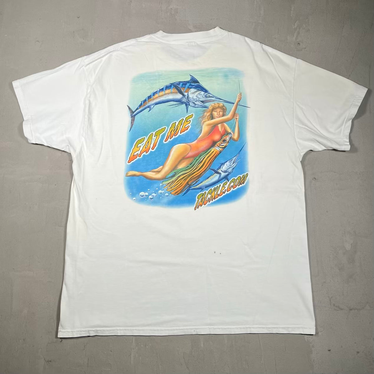 Y2K Eat Me Fishing Lady Tackle com White Tee Size XL USED v20289