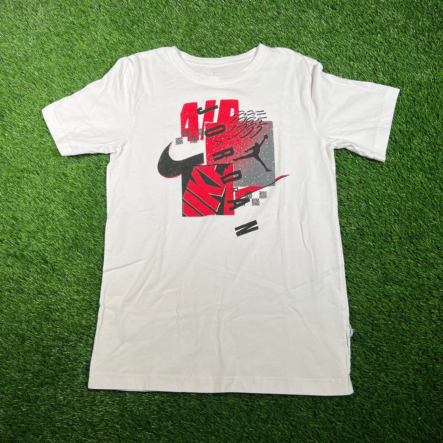 Nike Air Jordan Spray Paint Logo White Tee Size Kids XL USED v17738