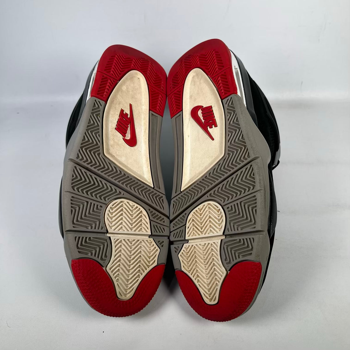Jordan 4 Bred (2019) Size 10.5 USED s23684