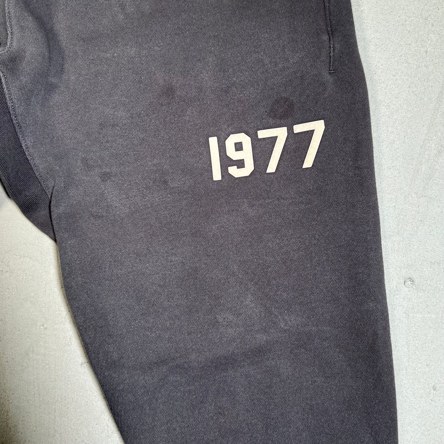 Essentials Fear of God FOG 1977 Dark Grey Sweatpants Size Small USED x17666