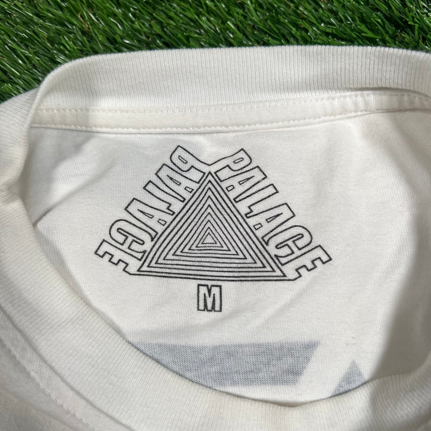 Palace White/Navy Tri Freg Longsleeve Size Medium USED x15819