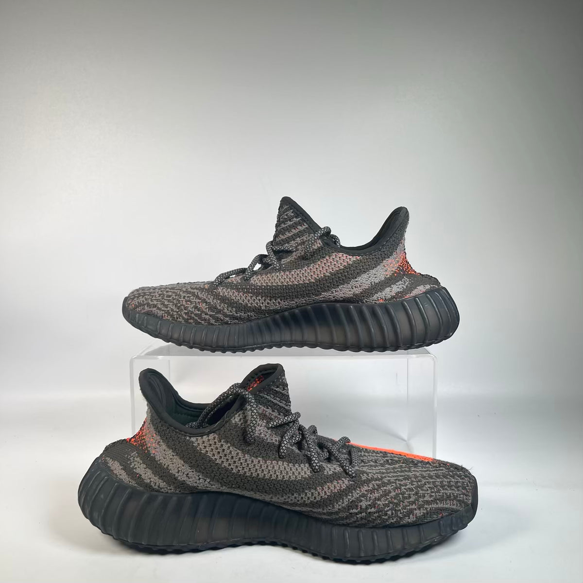 Yeezy 350 Carbon Beluga (2024) Size 8.5 USED s23245