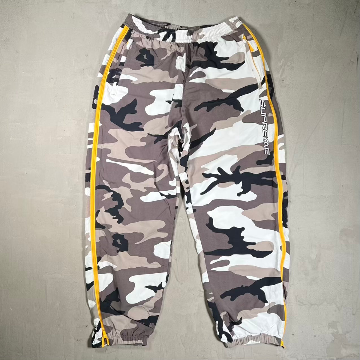 Supreme Contrast Zip Warm Up Pant Snow Camo (2025) Size Medium USED x18786