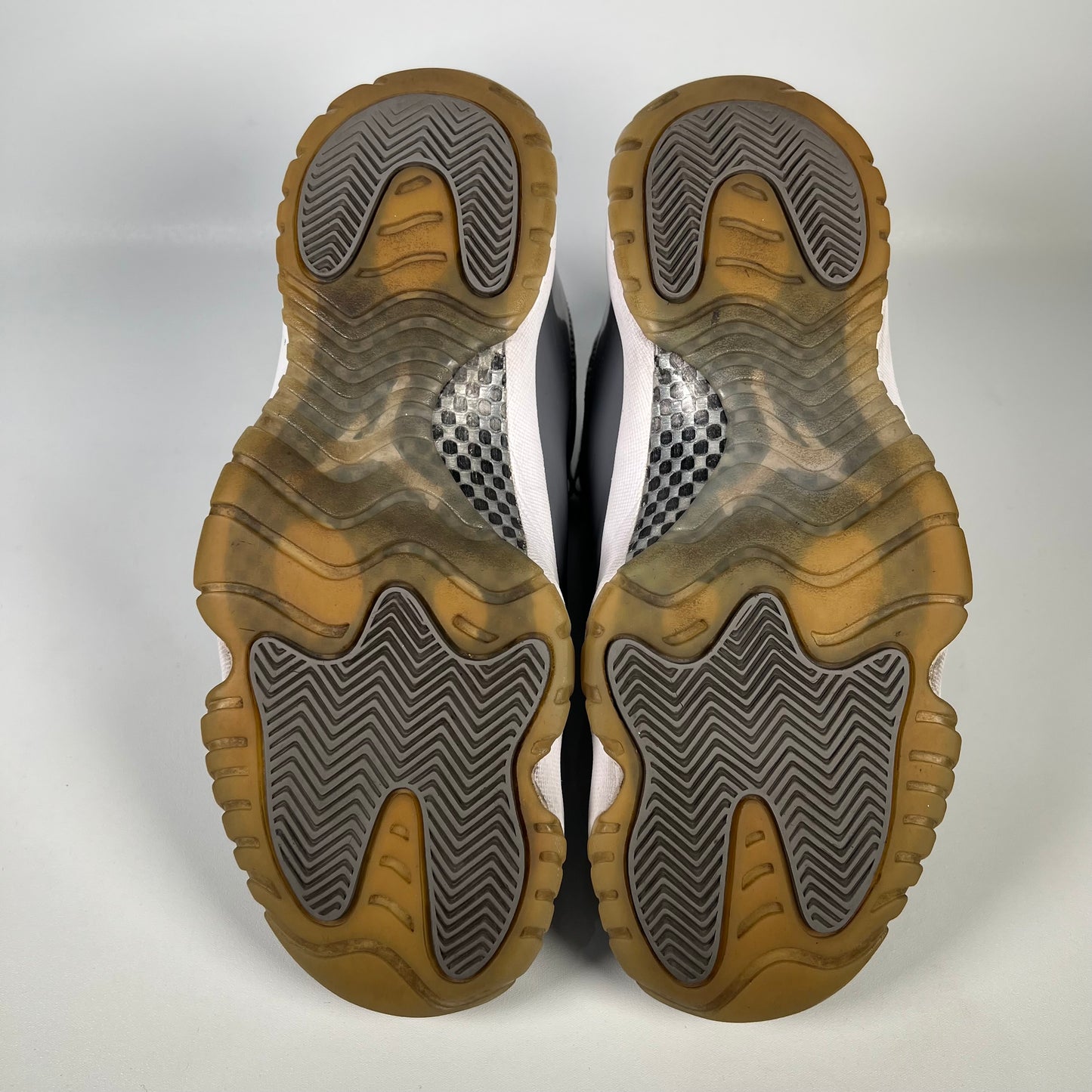 Jordan 11 Cool Grey (2021) Size 10 USED s18076