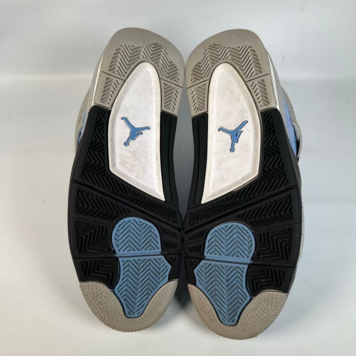 Jordan 4 University Blue (2021) Size 9.5 USED s23356