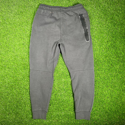 Nike Tech Washed Grey Sweatpants Size Medium USED v17398
