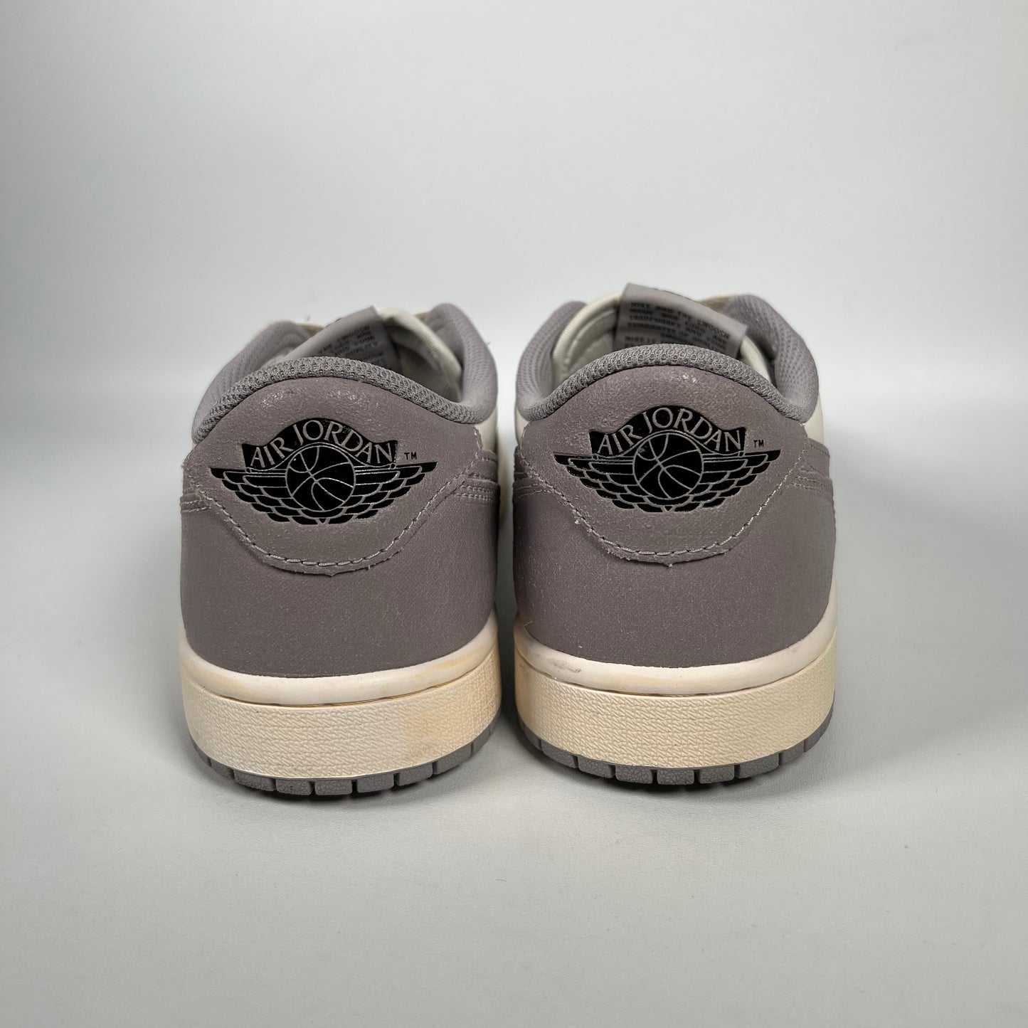 Jordan 1 Atmosphere Grey Low (2023) Size 8.5 USED S17989