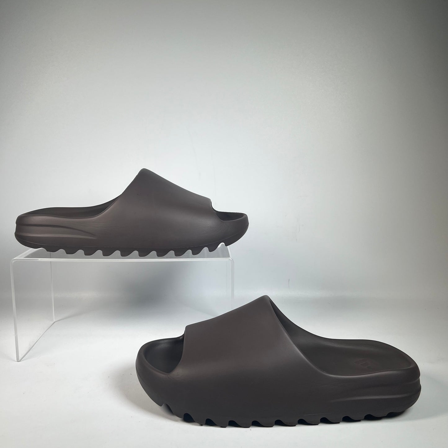 Yeezy Slide Soot (2020) Size Size 11 USED s22253