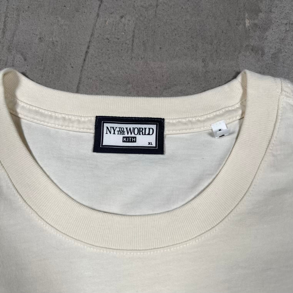 Kith "NY To the World" Motto Tee Sandrift Size XL NEW x18904