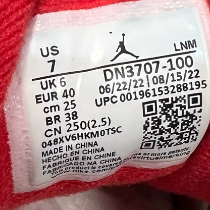 Jordan 3 White Cement Reimagined (2023) Size 7 USED s23501