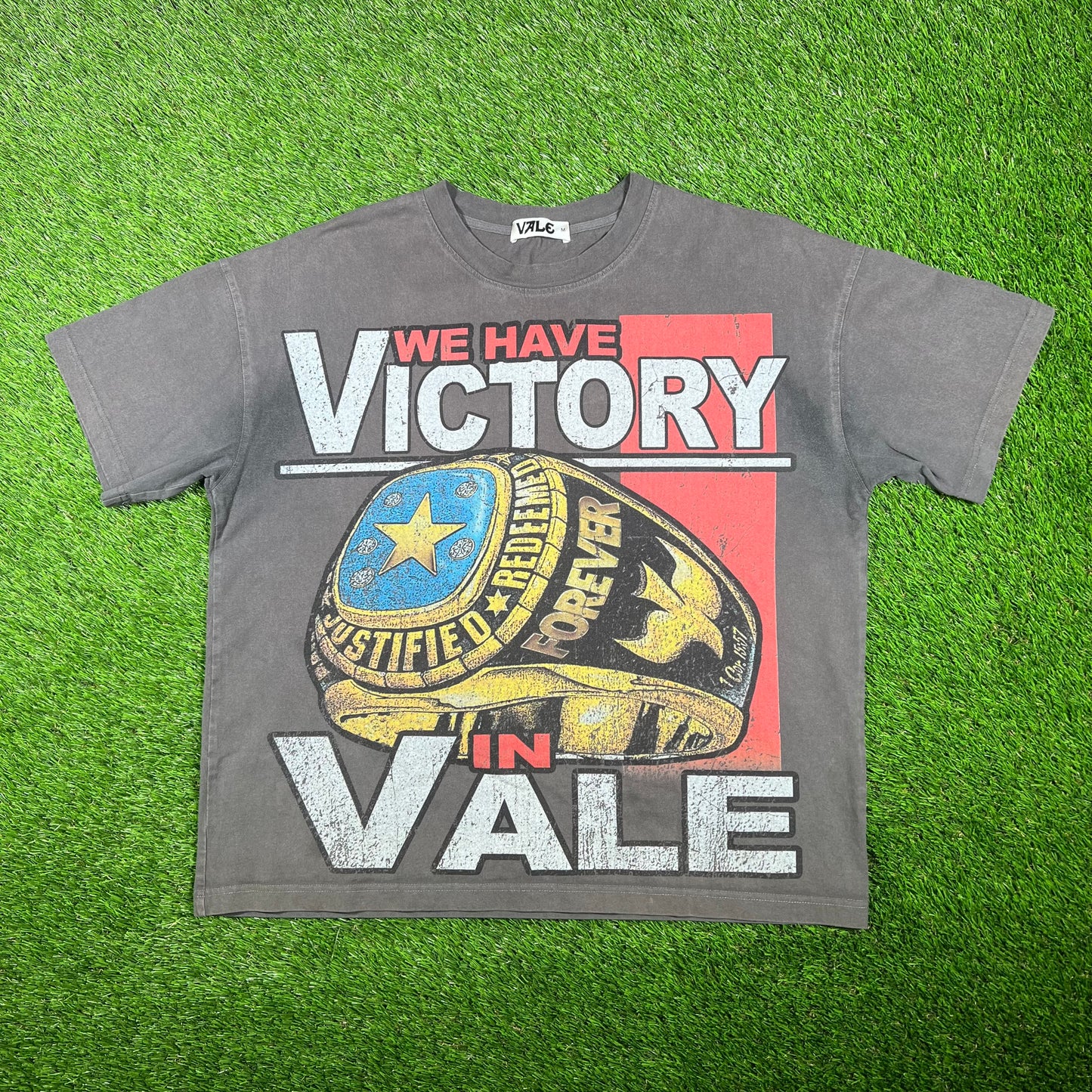 Vale Victory Gold Ring Grey Tee Size Medium USED x15160